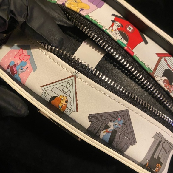 Loungefly X Disney Dogs of Disney crossbody bag - Picture 7 of 14